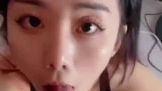 良家人妻长相强烈反差对白真实刺激背着老公不要停求我操她