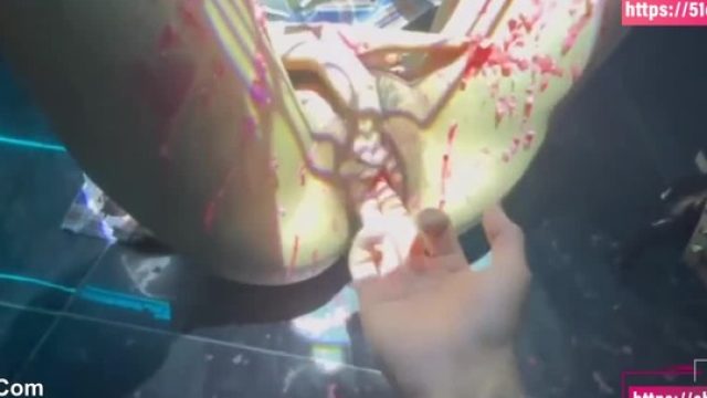KTV真实调教JK母狗滚烫蜡油滴满美腿嫩穴鞭痕累累被操得喷水求饶