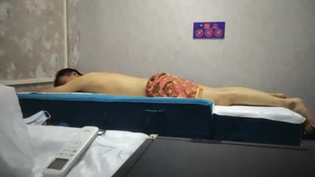 眼镜小哥还没开始按摩老二就翘得老高-燕姐