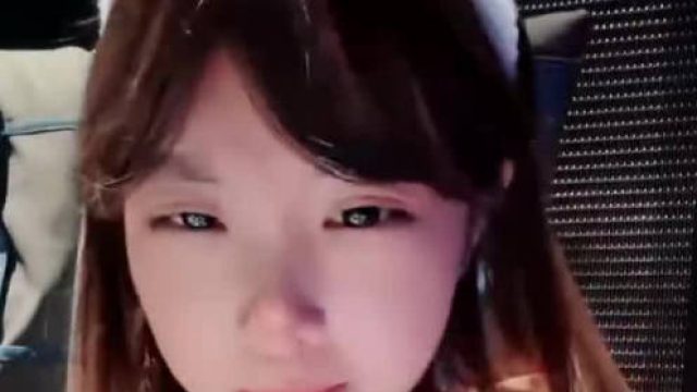 极品身材嫩妹身穿圣诞服和男友在KTV里疯狂做爱啪啪大屌无情抽插