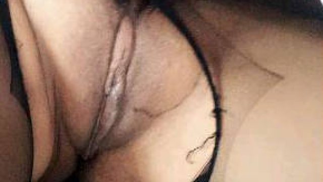 醉奸长腿黑丝巨乳表妹中途醒来反抗喊救命从床上操到落地窗前
