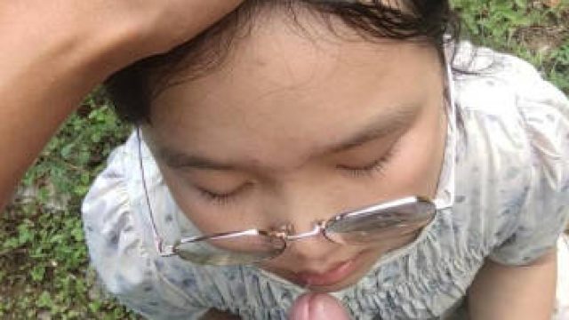 真实野战骚逼学生妹大坦克口交野外猛猛后入