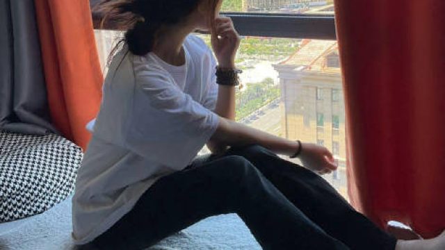 求女儿穿她闺蜜的包臀裙让她叫叔叔