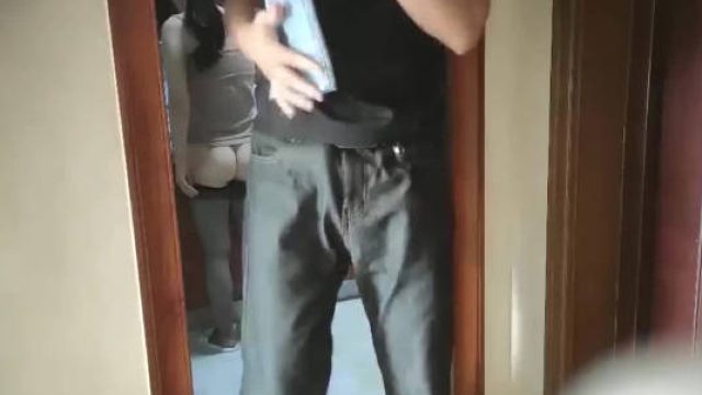 趁嫂子正在厨房做饭后入