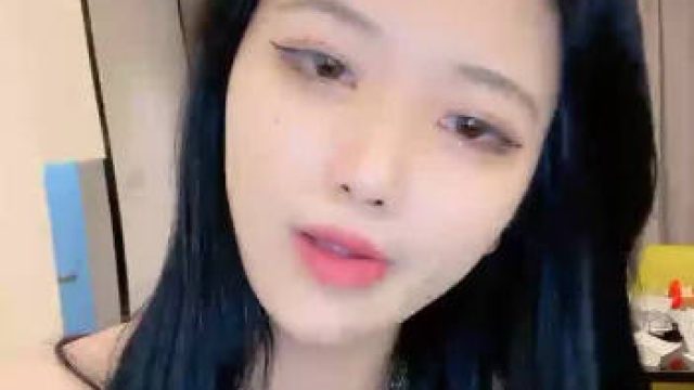 极品网红美女脱衣求送礼