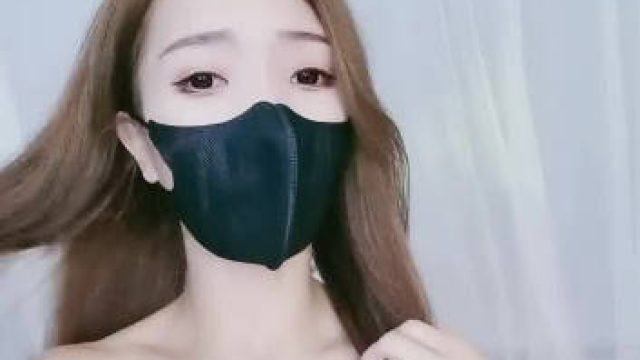 极品美腿小姐姐自慰直播