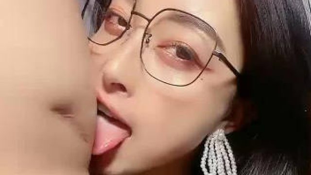 气质眼镜御姐和炮友啪啪