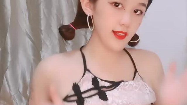 和闺蜜玩不爽叫个男的一起玩双飞