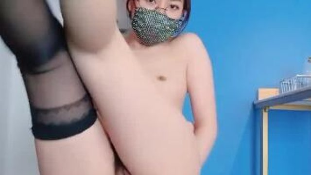 身材火辣的小姐姐摆各种性感姿势