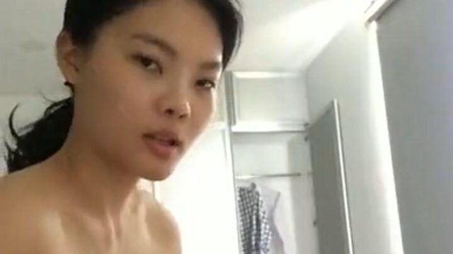 已为人母的过气网红观音坐莲依然保持着好身材