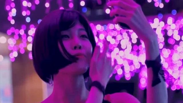 尾随漂亮主播到家强上爆操女神白虎穴
