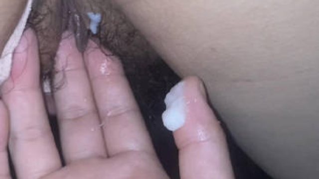 没忍住把亲姐姐骚逼射满精液
