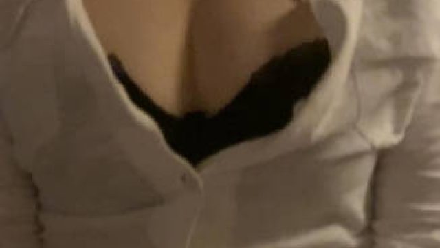 制服黑丝白衬被操到桌子都扶不住