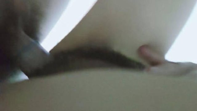 趁老妈出去打牌后我在厕所疯狂后入姐姐