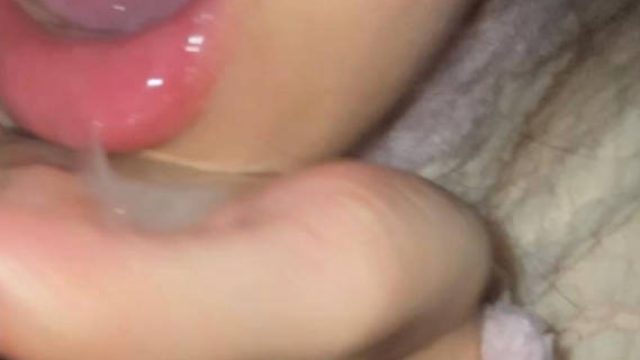我和亲妹妹拿下第一次口爆