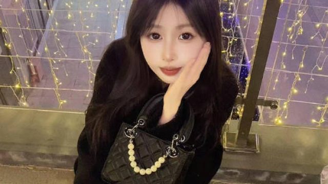 黑丝诱惑的女儿