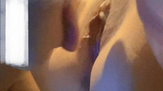 我和亲妹妹电动床镜前后入颜射