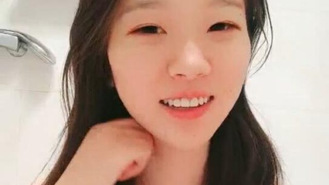 色情主播直播洗澡给粉丝看
