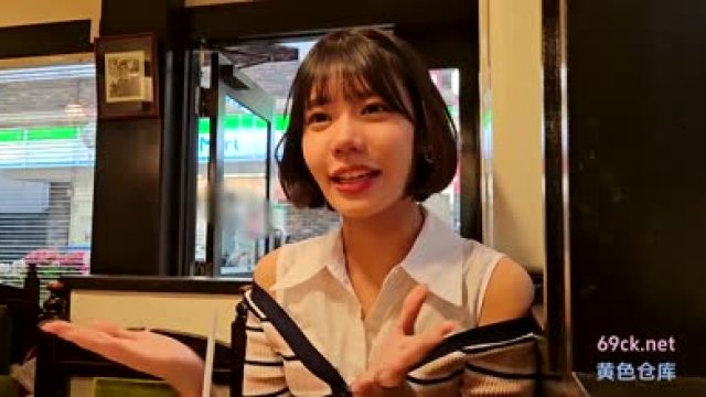 骑兵破解SIRO-5553 人妻って聞いた瞬間フル勃○？結婚しているはずなのに旦那を横目に堂々不貞？他人棒大好きどスケベ人妻のエロ過ぎ奔放記 【初撮り】ネットでAV応募→AV体験撮影 2444