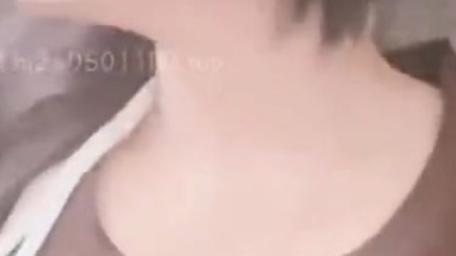 跟朋友老婆偷情朋友打来电话他老婆接着电话晃动屁股让我抽插
