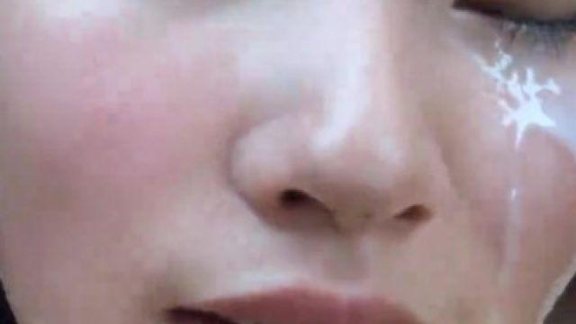 小伙开车带女友到野外的浪漫之旅