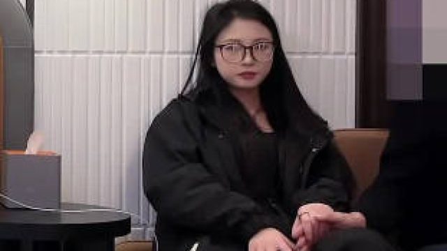 今天约了个戴眼镜的学生妹-王安全