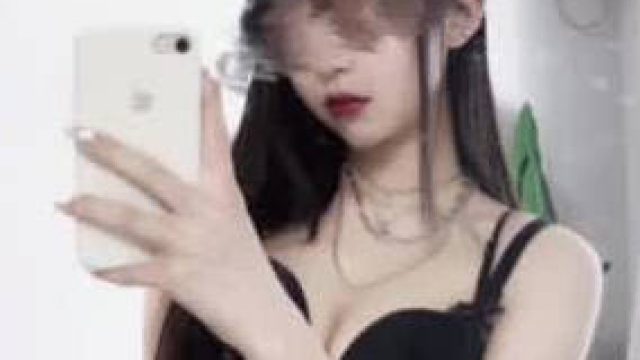 纯欲反差婊女博主