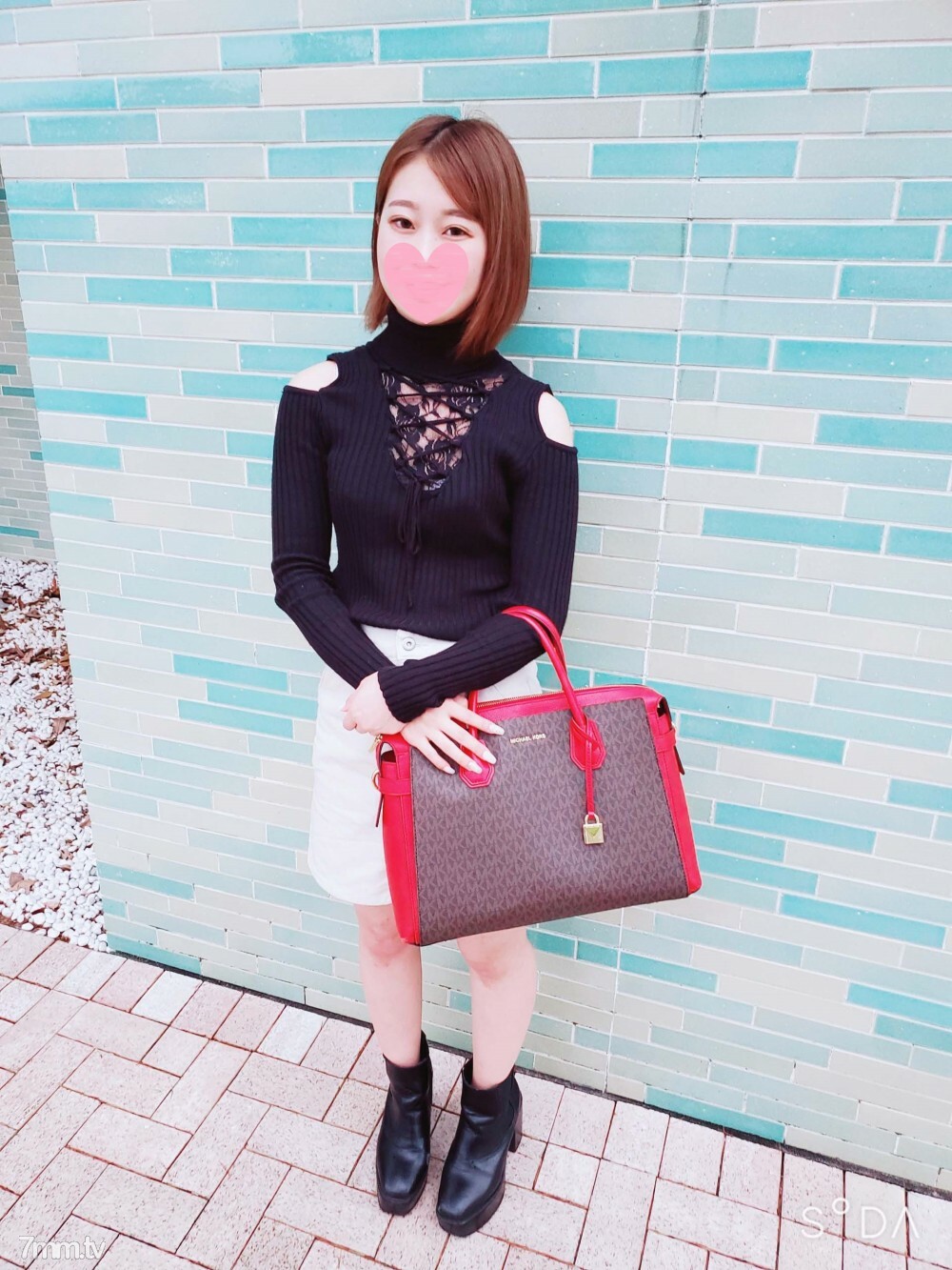 FC2-PPV-2427237 截止11/14（星期日） 1980pt ⇒ 990pt [无]超值全新2件套！从事服装工作的酷美美人海酱♥♥ 当我用力插入她的阴户时，她的酷表情完全改变，露出活泼的脸，不断登上顶峰！ ！