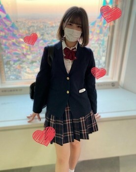 FC2-PPV-2471432 【纯真闪耀】夕阳下，天真烂漫的美少女，表情悲伤。你现在在想什么？ 朝日18岁