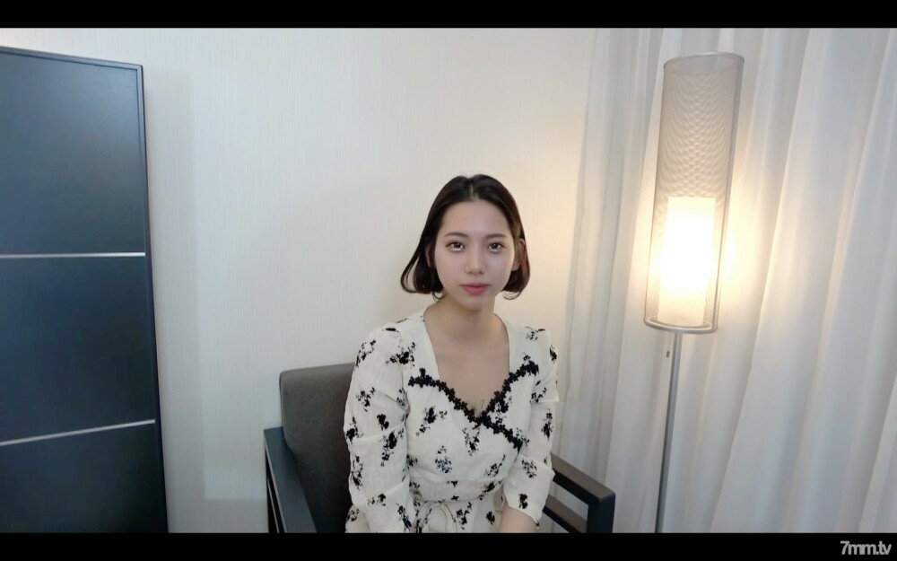 FC2-PPV-2482728 这是一个奇迹女孩的例子！ ！！超过4个月的时间[学生偶像奇闻趣事计划完成]放学回家路上的酒店中出，被连续两次口交射精的袭击惊呆了......