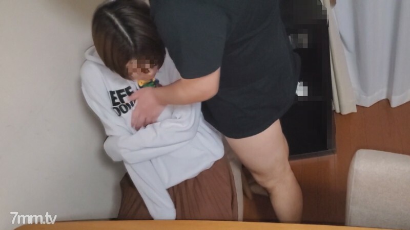 FC2-PPV-2497205 一个苗条的年轻妻子，用棍子和精液剥去她白皙的眼睛。替身负重债的丈夫侵犯的幸福宫