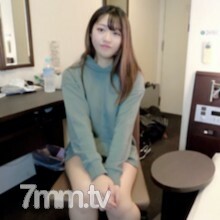 FC2-PPV-2525768 一副凹版模样的乡下姑娘，终于是完成了第一个马鞍补充计划的堕落新潟便利店姑娘！阴道射精后，口交口射特权