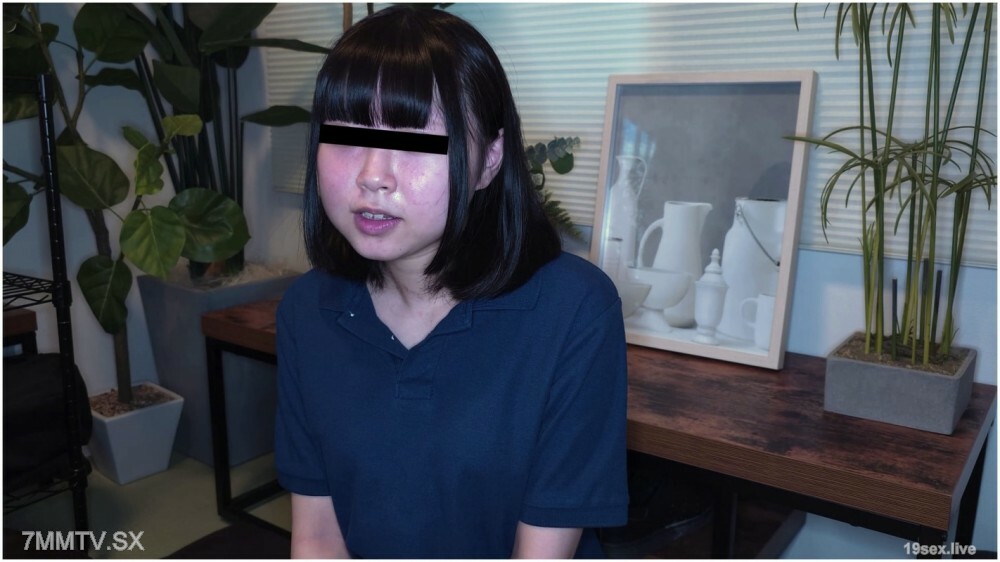 FC2-PPV-4459460 脸前胸前有一位黑发美女的彗星。