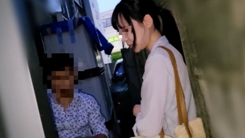 FC2-PPV-4577300 [个人]用另一个男人的鸡巴惩罚微笑的年轻妻子，虽然她很讨厌，但她敏感的体质并没有停止，最终多次进入她的阴道。