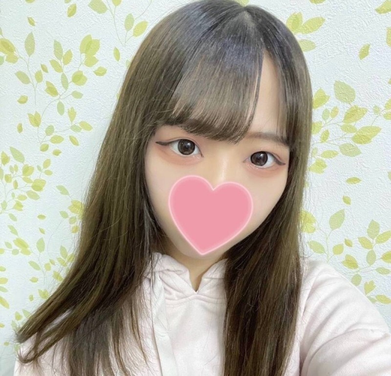 FC2-PPV-4588423 * 脸部展示 * Ena-chan，一个可爱的 19 岁素人。既然他不听店家的话，他就会受到惩罚。即使她很可爱，我也不能原谅她，所以不允许/允许/允许体内射精
