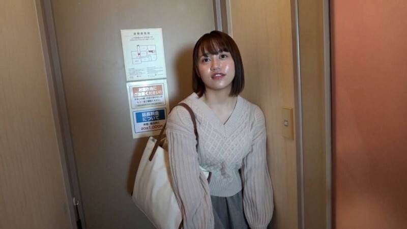 FC2-PPV-4784042 【Sora-chan x 私人拍摄】让害羞的男士美容师在我体内射精，还给我清洁口交…