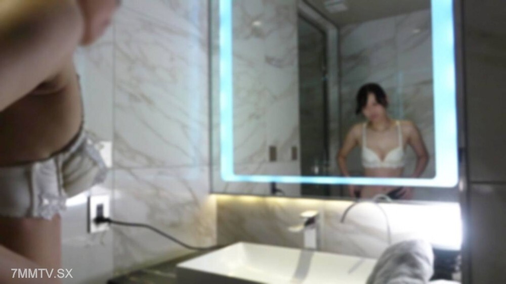FC2-PPV-4788732 一位精通爱情和电影的大师，他个人对服装的印象，他五人制足球训练，他皮肤白皙，身材健美，堪称高水平挑战者，他的精液积聚等身体内部情况也一览无余。 | FC2电子市场