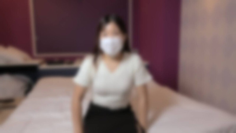 FC2-PPV-4793291 【购买者/评论者奖励】那个业余小妞回来了，比以前成熟了一些。她生平第一次尝试剃毛，粉嫩的小穴渐渐从浓密的阴毛中显露出来。为了纪念她剃毛，她被灌满了精液。