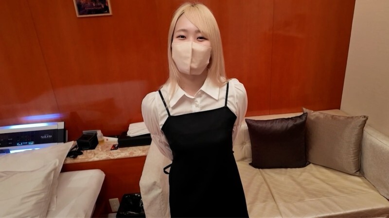 FC2-PPV-4799806 夜深人静，我和涩谷一位身材苗条的金发女店员之间的距离渐渐消失。
