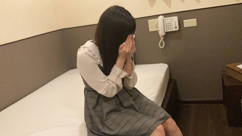 FC2-PPV-4802619 【前30名顾客立减500日圆】凉香，20岁，脸部特写，无码。这位量产的虐待狂美女曾是女仆，对你言听计从，在CFNM游戏中一丝不挂地被干！ （061）
