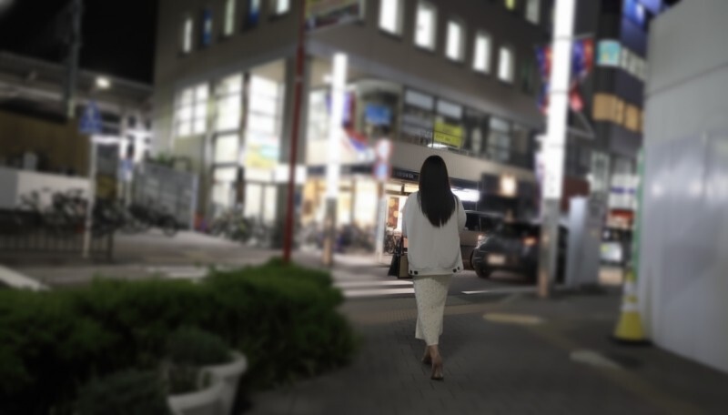 FC2-PPV-4807920 【超大规模喷射】一位极度受虐的已婚女性♡ 三个月没性生活后，她达到了极限，哀求道：「请粗暴一点…」当她的乳头被猛烈抽插时，她的精神崩溃了，在连续三次喷射后，精液喷洒在她的肚子上、嘴里和体内，最后以一次清理口交结束了这场性爱！