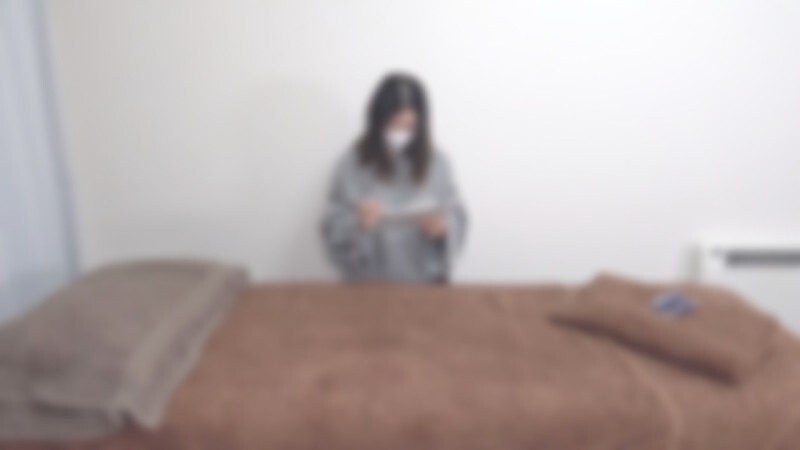 FC2-PPV-4817343 ♡ 半价优惠至12月28日！ 【无/生奶油派】一位非常美丽迷人的女士光临本店。她是一位优秀的单身女性，一边工作一边养育孩子。