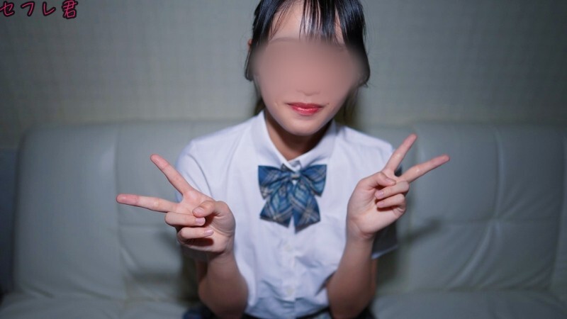 FC2-PPV-4820365 *特别角度* 对便利商店美女店员一见钟情后，下班后前往情侣酒店♡ 18岁，拥有模特般身材和坚挺胸部，容易湿润，湿透了——她的第一次真实性爱！