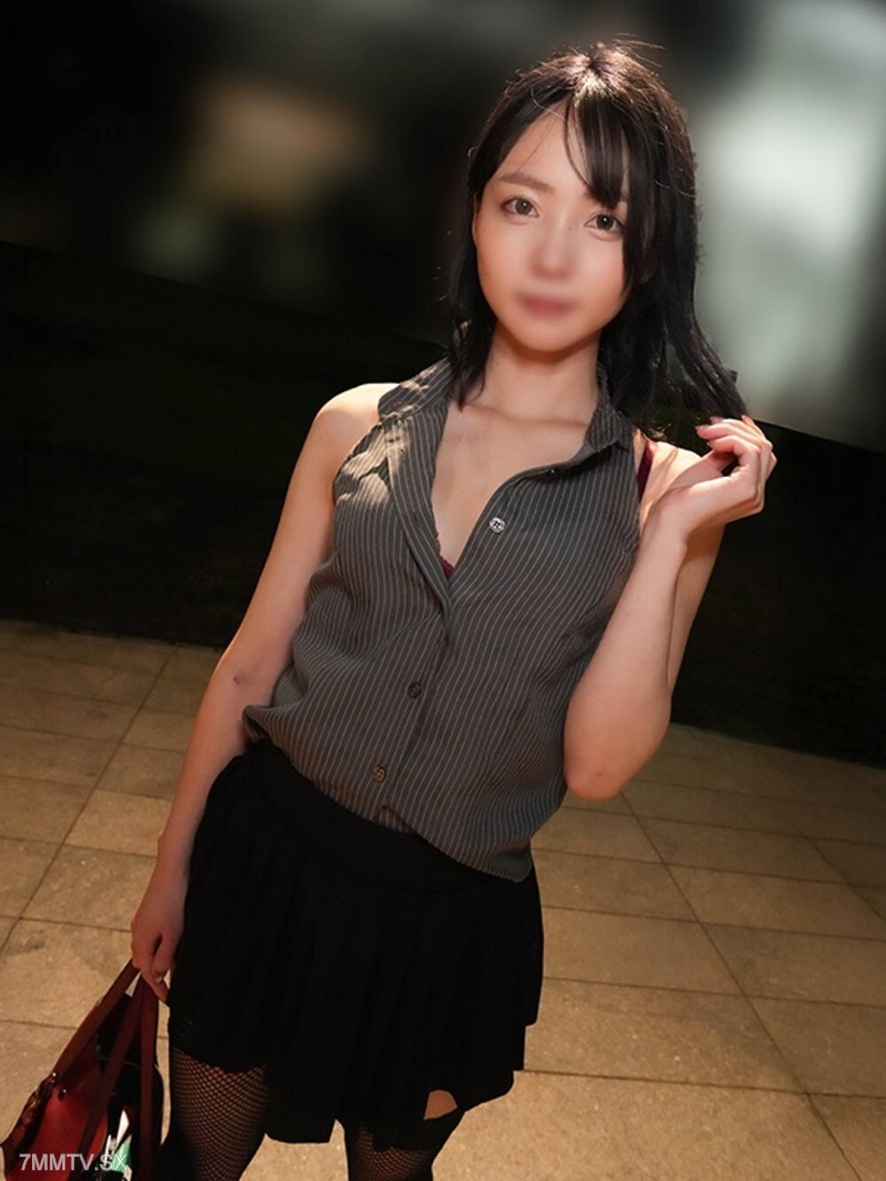 FC2-PPV-4853726 *这是第一次* 当一位非常可爱的女大学生玩弄自己的乳头时，她在她面前停止了射精，并进入了体内 ⇒ 这是一位经常看到体内射精（ume级）的非常性感的女大学生 | FC2电子市场