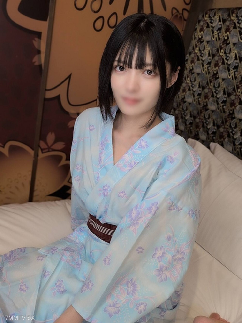 FC2-PPV-4876823 萌系差异！天真烂漫的20岁女大学生，个性却十分「好色」⇒在露天温泉，浴衣上露出一个小洞（Yumi Ni）| FC2电子市场