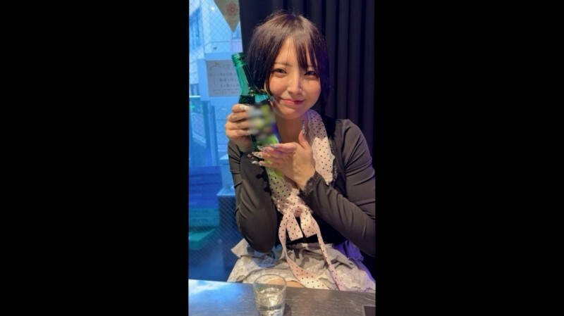 FC2-PPV-4892293 我与一位长相酷似原宿偶像潘坦的假小子美女进行了一次秘密约会，并将精液完全射在了她的体内。
