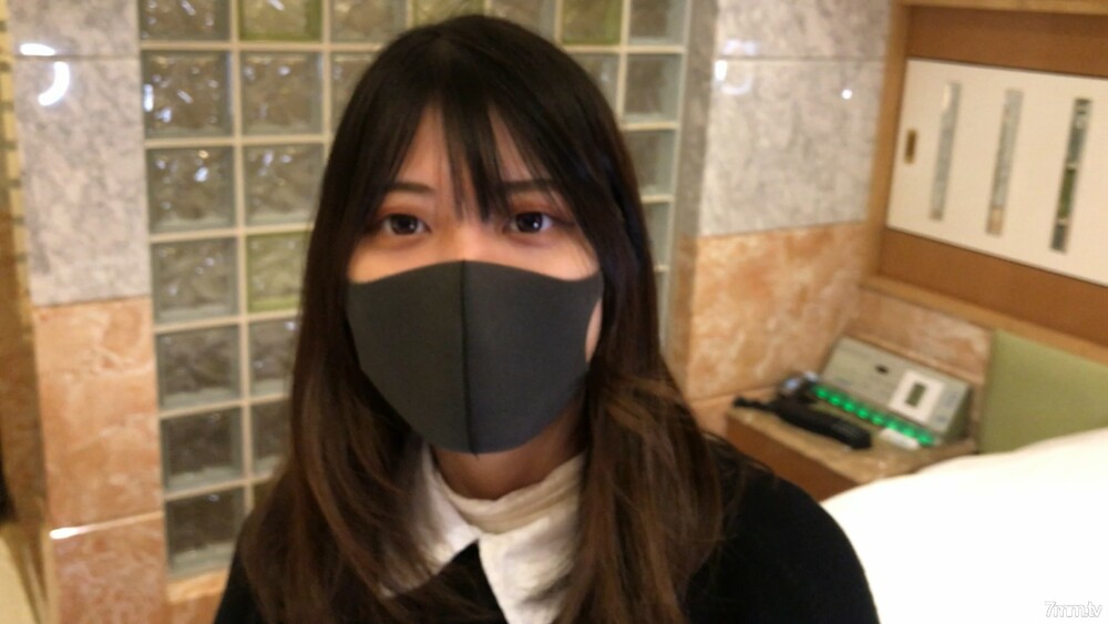 FC2-PPV-2707912 一个20岁的美女，因为自己的辩护而失业。一边为了钱而流口水一边拼命吸吮 → 大量面部射精。