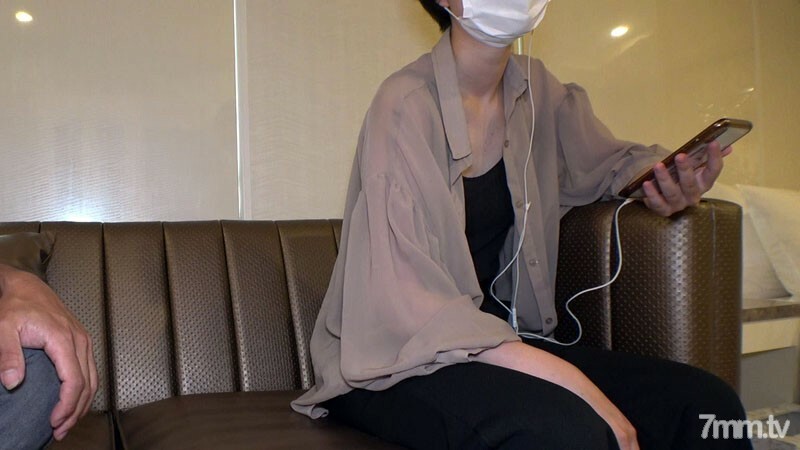 FC2-PPV-2704712 一个十几岁的女孩将她的童贞献给了爱情和原始的阴道射精训练开始了