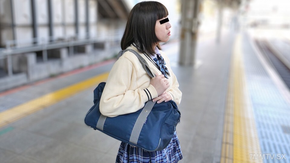 030125_01 穿制服的女孩是用餐目标