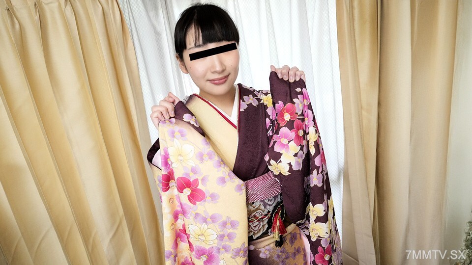 010326_01 一件长长的和服，胸部丰满柔软，由一位身上有穿孔的单身女性所写。